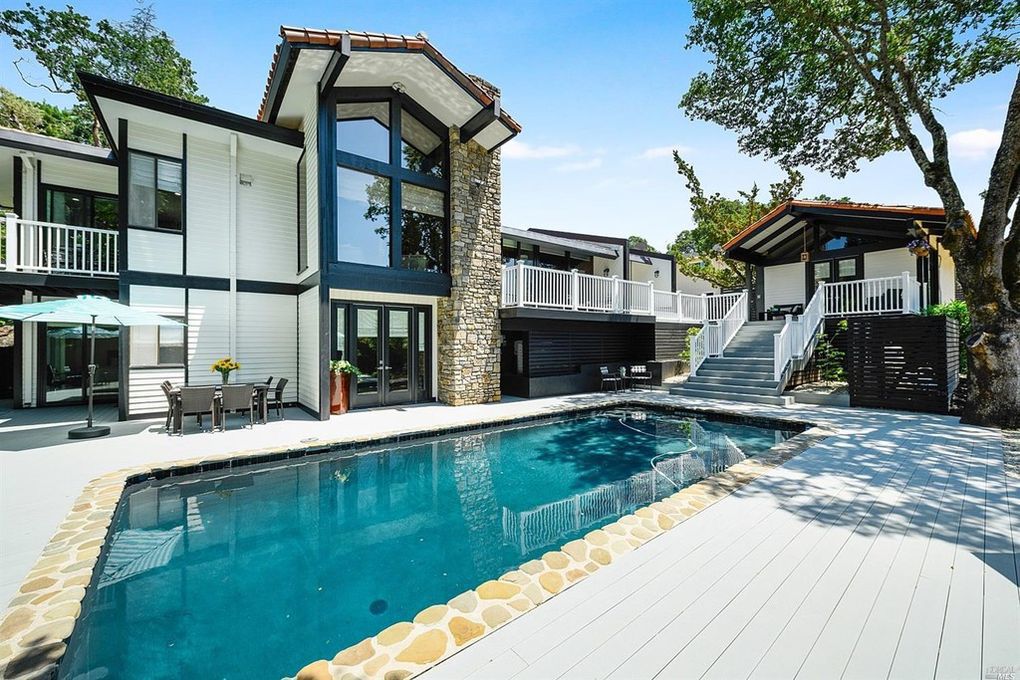 376 Saint Andrews Drive in Napa